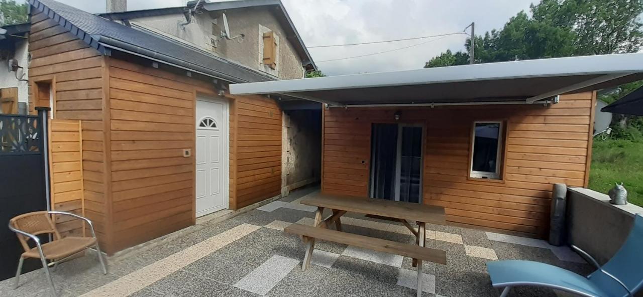 Le Petit Pays Apartment Montgivray Ngoại thất bức ảnh