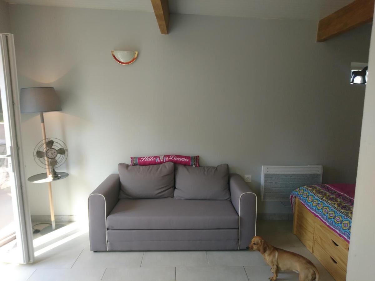 Le Petit Pays Apartment Montgivray Ngoại thất bức ảnh
